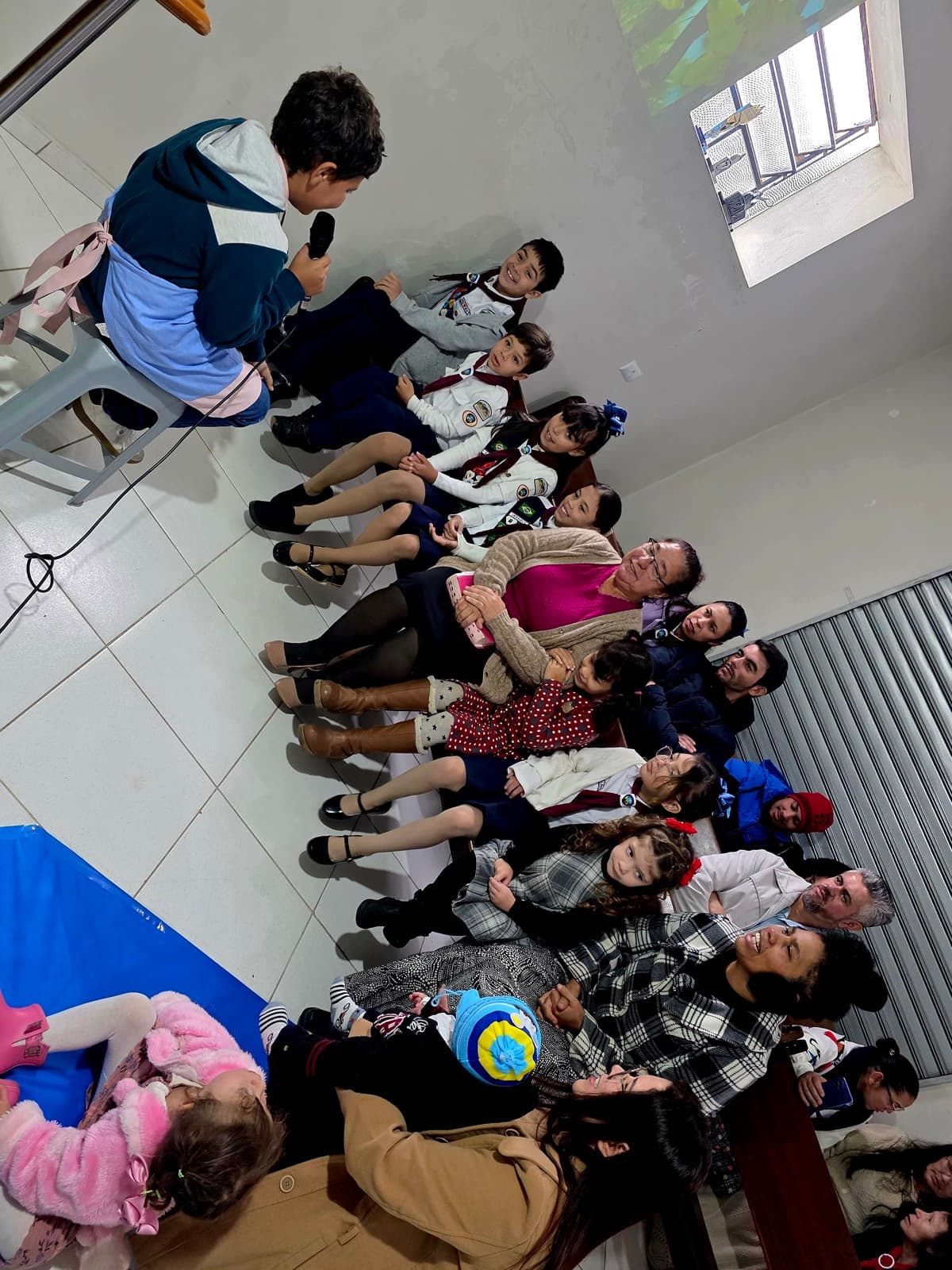 Momento de historinha com criança