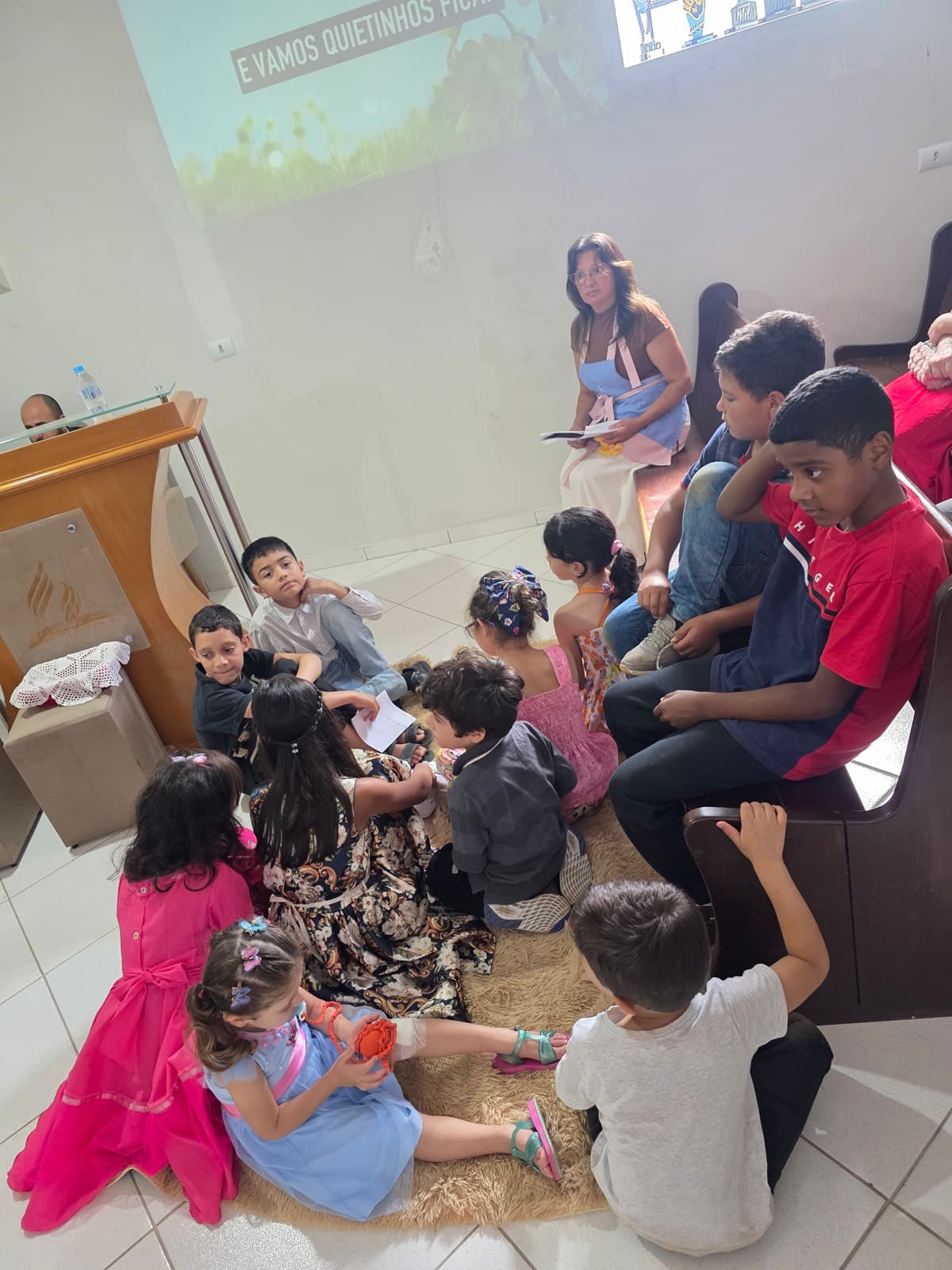 Momento de historinha na igreja